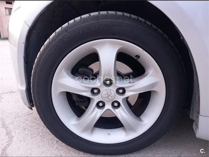 Usado Mitsubishi Grandis Intense 136 CV (100 kW) 2007 Gris / plata Monovolumen