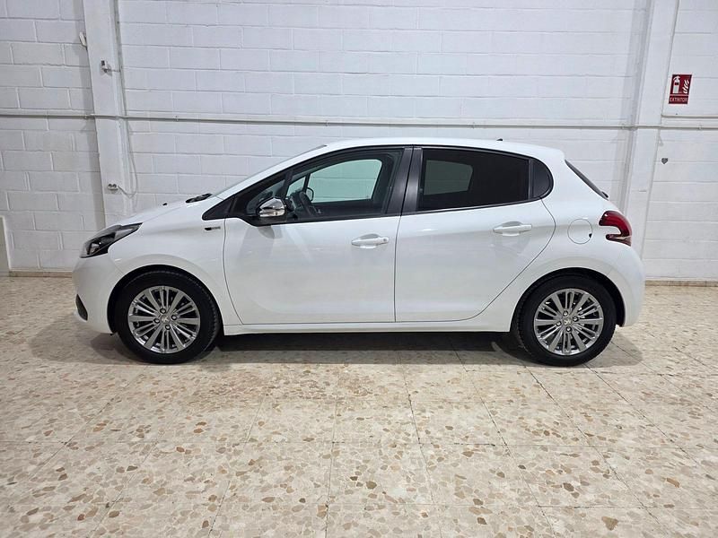 Usado Peugeot 208 Style 82 CV (60 kW) 2017 Blanco Utilitario