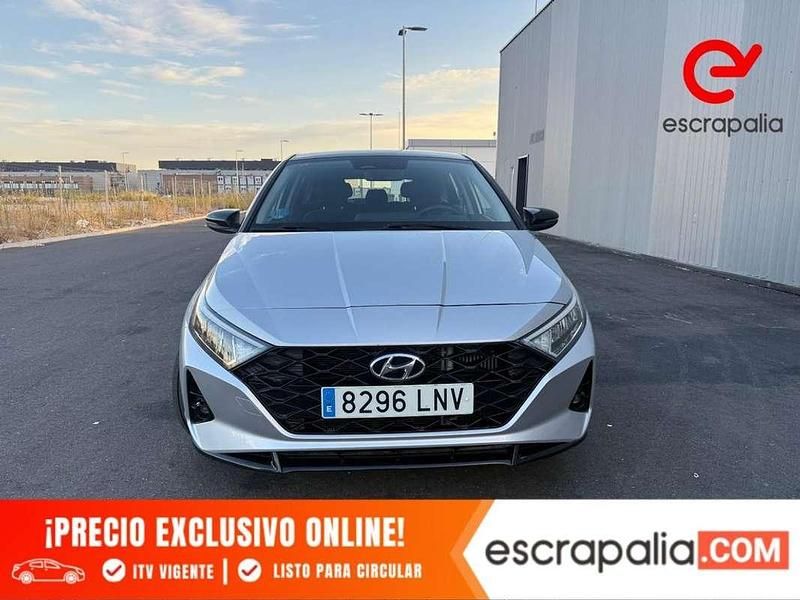Usado Hyundai i20 99 CV (72 kW) 2021 Gris Utilitario