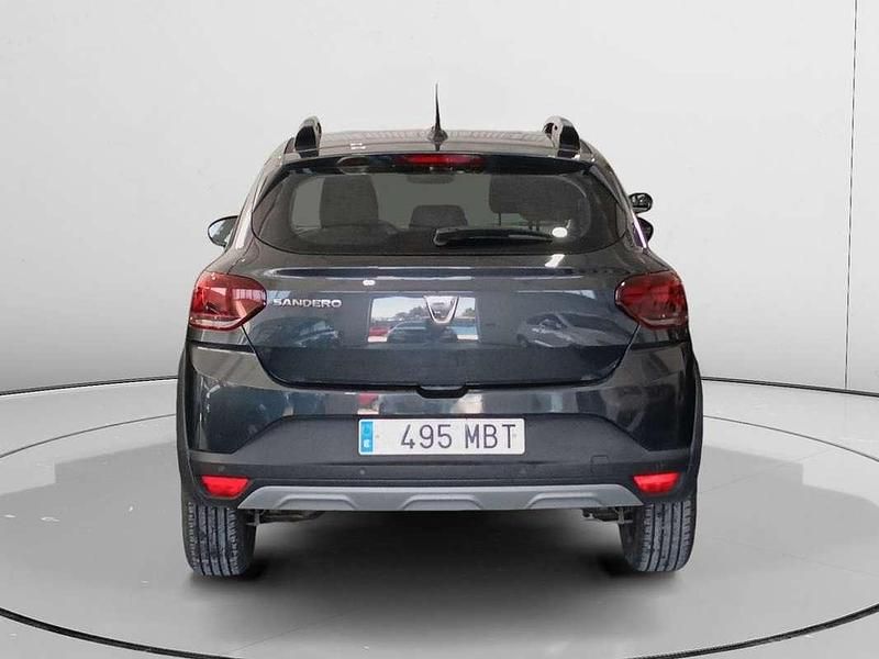 Usado Dacia Sandero Essentiel 101 CV (74 kW) 2022 Gris Utilitario
