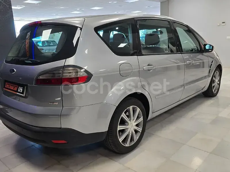 Usado Ford S-MAX Trend 140 CV (102 kW) 2007 Gris / plata Monovolumen