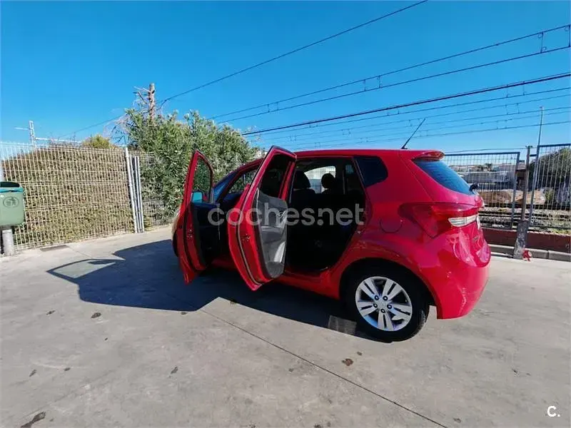 Usado Hyundai ix20 Classic 90 CV (66 kW) 2014 Rojo Utilitario
