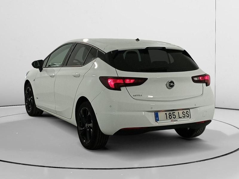 Usado Opel Astra Design & Tech 111 CV (81 kW) 2021 Blanco Utilitario