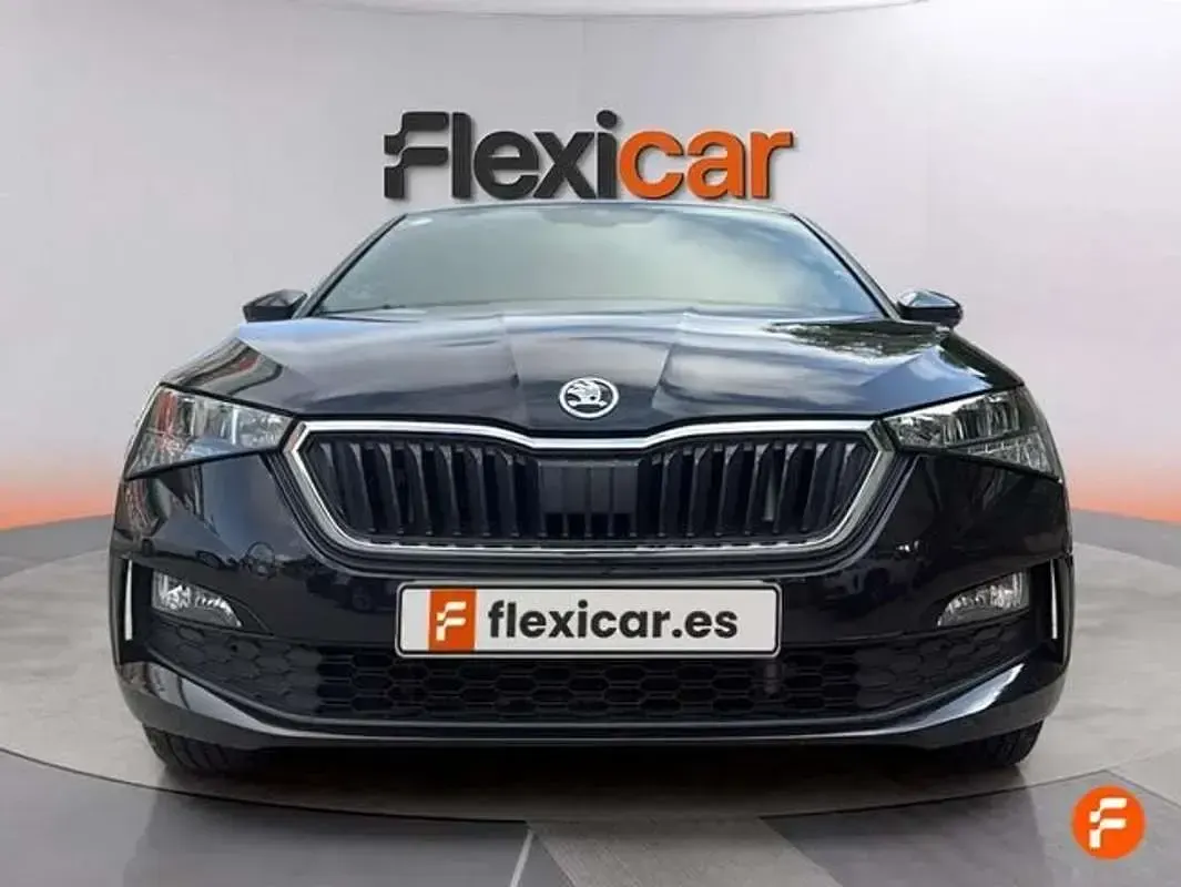 Usado Skoda Scala Sport 150 CV (110 kW) 2021 Negro Utilitario