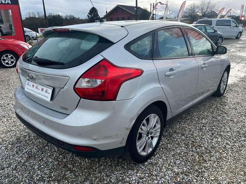 Usado Ford Focus S 125 CV (91 kW) 2013 Plateado Utilitario