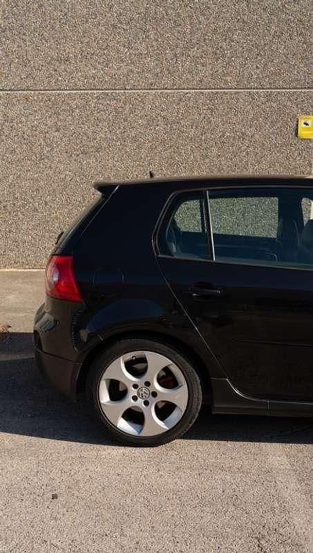 Usado VW Golf V GTI 200 CV (147 kW) 2007 Negro Utilitario
