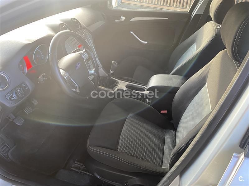 Usado Ford Mondeo 125 CV (91 kW) 2010 Gris / plata Berlina