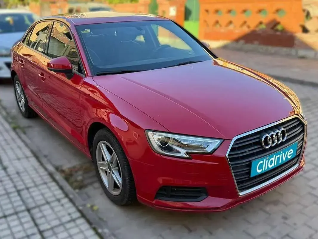 Usado Audi A3 Premium 116 CV (85 kW) 2020 Rojo Berlina
