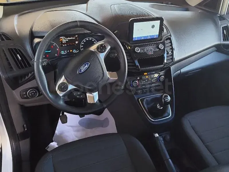Usado Ford Tourneo Titanium 100 CV (73 kW) 2021 Blanco Monovolumen