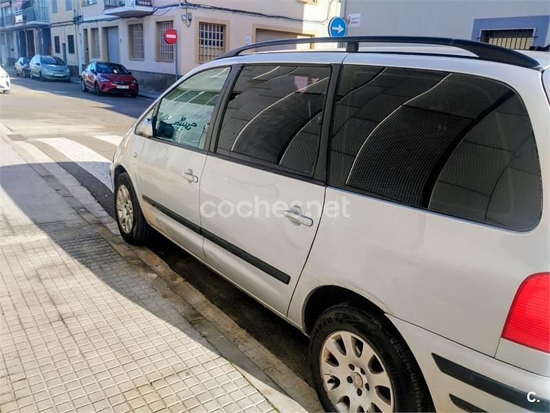 Usado Seat Alhambra 115 CV (84 kW) 2001 Gris / plata Monovolumen