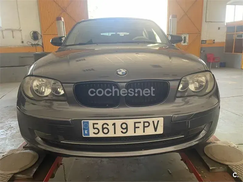 Usado BMW 118 122 CV (89 kW) 2007 Negro Utilitario