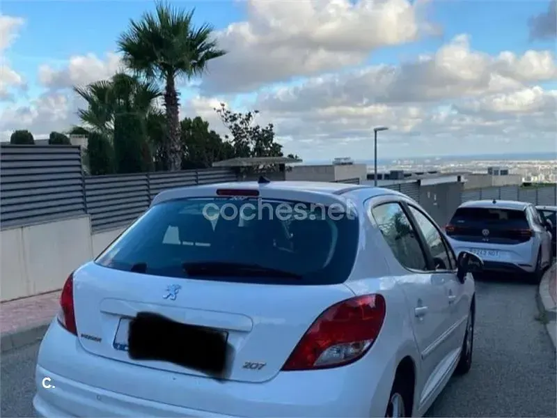 Usado Peugeot 207 Allure 92 CV (67 kW) 2011 Blanco Berlina