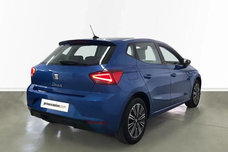 Usado Seat Ibiza Style 110 CV (80 kW) 2021 Azul Utilitario