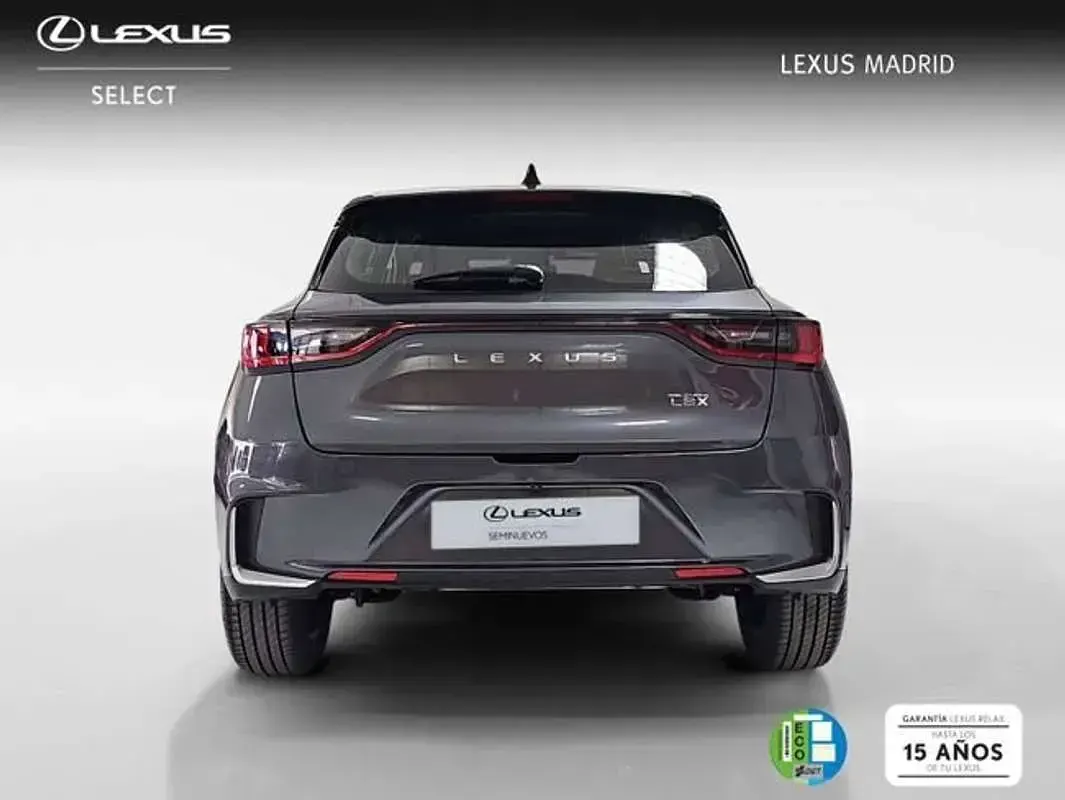 Usado Lexus LBX 136 CV (100 kW) 2025 Gris SUV