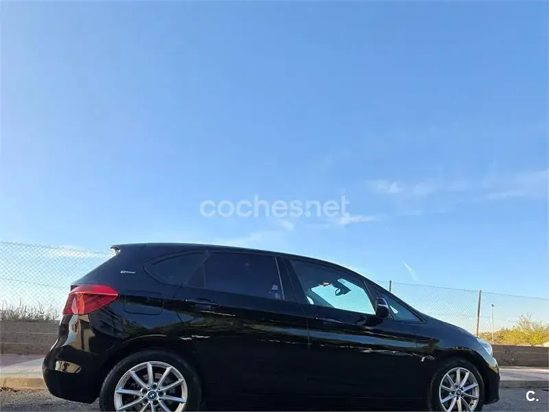 Usado BMW 225 Active Tourer iPerformance 224 CV (164 kW) 2018 Negro Monovolumen