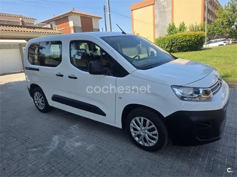 Usado Citroën Berlingo Live 102 CV (75 kW) 2021 Blanco Monovolumen