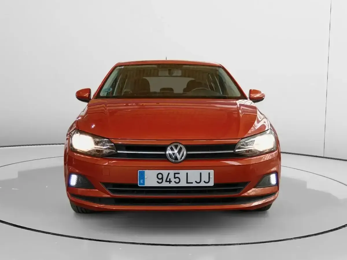 Usado VW Polo Advance 95 CV (69 kW) 2020 Naranja Berlina