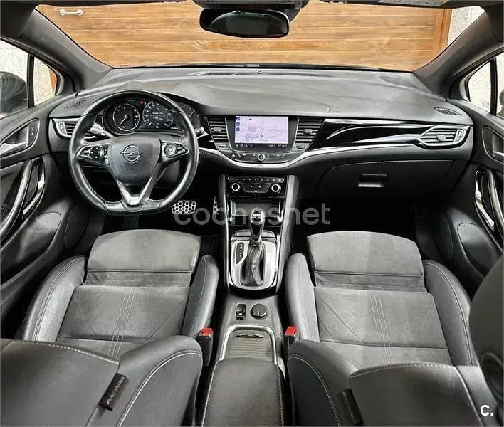 Usado Opel Astra Ultimate 122 CV (89 kW) 2021 Negro Familiar