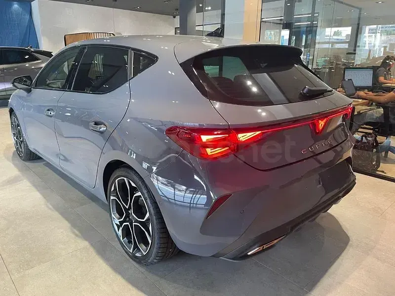 Nuevo Cupra Leon 204 CV (150 kW) 2026 Gris / plata Berlina