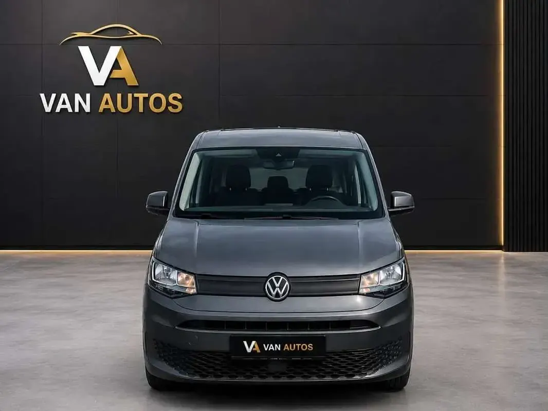 Usado VW Caddy 102 CV (75 kW) 2023 Plateado Monovolumen
