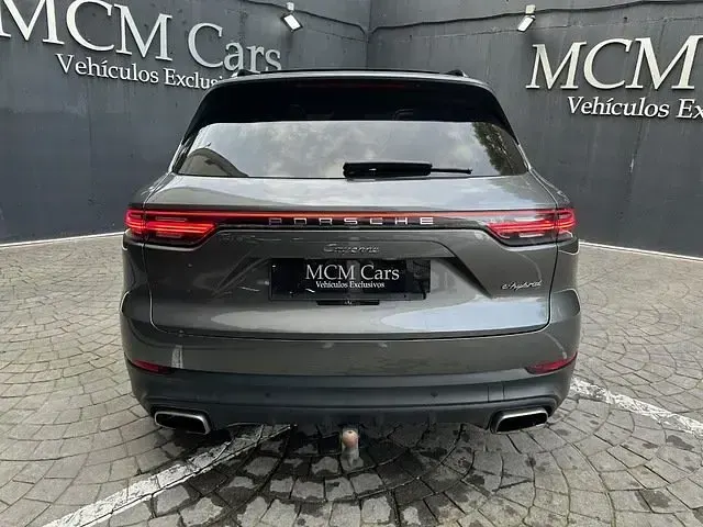 Usado Porsche Cayenne E-Hybrid 462 CV (339 kW) 2018 Gris SUV