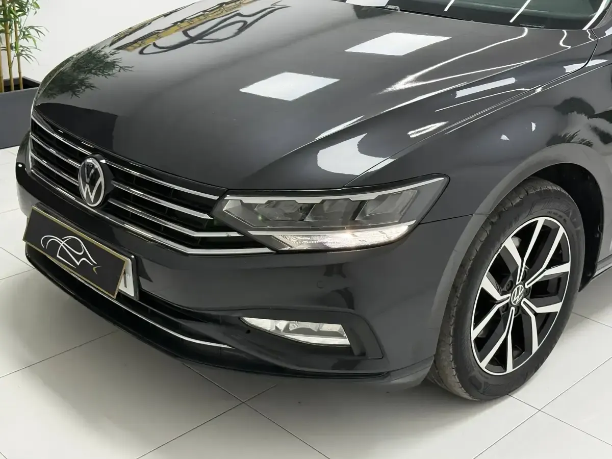 Usado VW Passat Executive 122 CV (89 kW) 2022 Gris Familiar