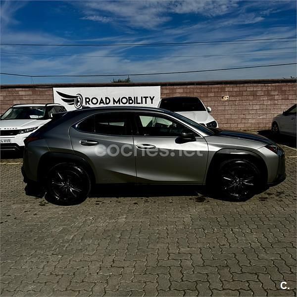 Usado Lexus UX Business Edition 184 CV (135 kW) 2019 Gris / plata SUV