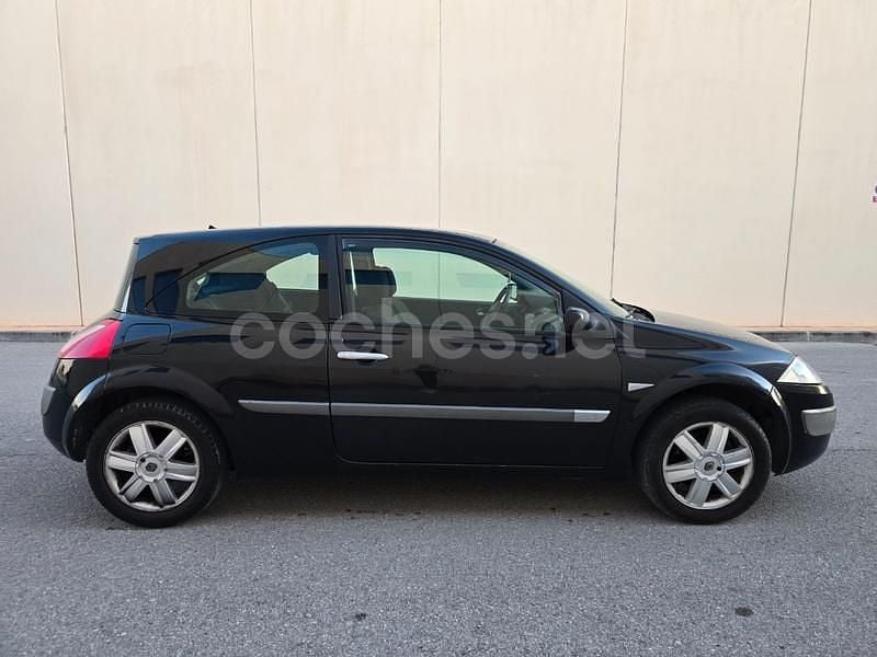 Usado Renault Mégane II Authentique 100 CV (73 kW) 2005 Negro Berlina