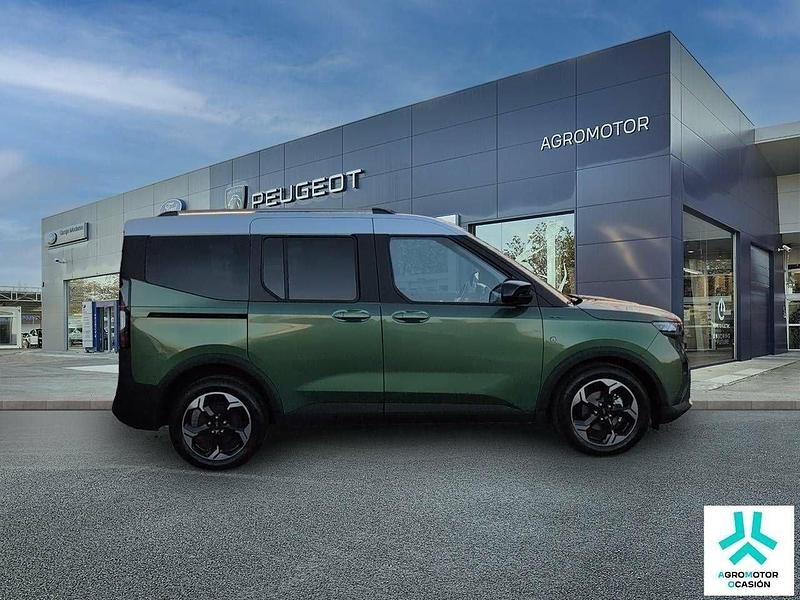 Käytetty Ford Tourneo Courier Active 125 HP (91 kW) 2024 Vihreä Tila-auto