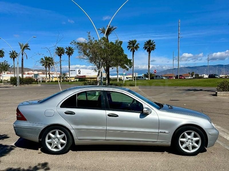 Usado Mercedes C270 Classic 170 CV (125 kW) 2001 Gris / plata Berlina