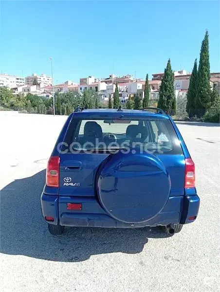 Usado Toyota RAV4 129 CV (94 kW) 2000 Azul Familiar