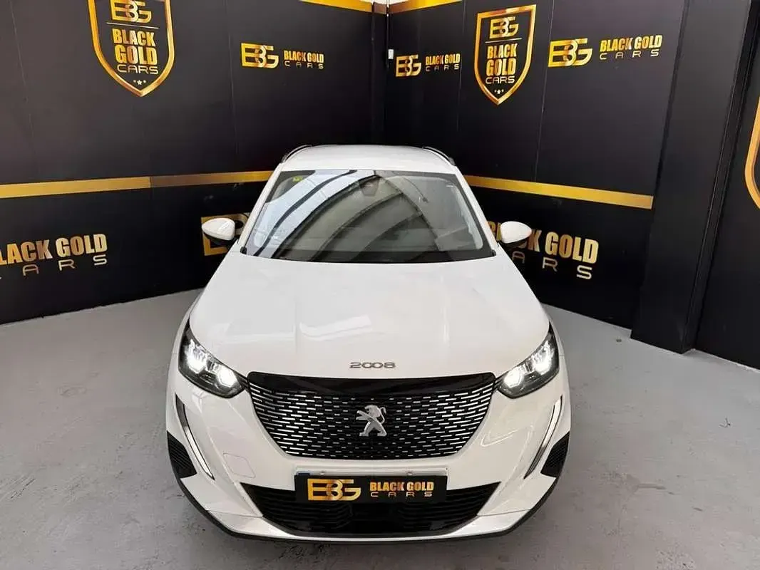 Usado Peugeot 2008 Allure 110 CV (80 kW) 2021 Blanco SUV