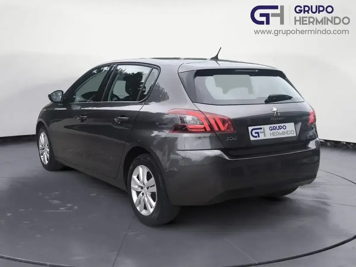 Usado Peugeot 308 Active 130 CV (95 kW) 2022 Gris Berlina