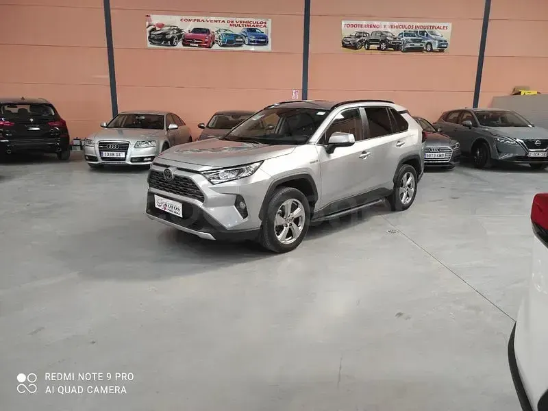Usado Toyota RAV4 Hybrid Style 222 CV (163 kW) 2020 Gris / plata SUV