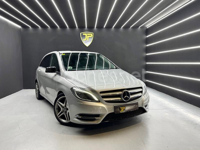Usado Mercedes B180 109 CV (80 kW) 2013 Gris / plata Utilitario