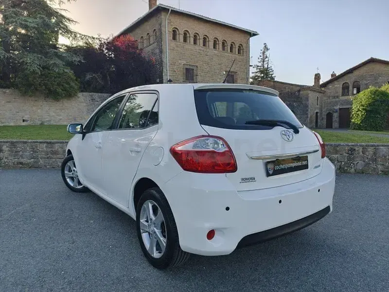 Usado Toyota Auris Active 90 CV (66 kW) 2010 Blanco Utilitario