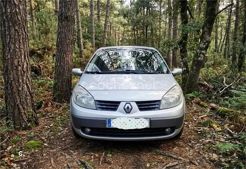 Usado Renault Scénic II Dynamique 100 CV (73 kW) 2006 Gris / plata Monovolumen