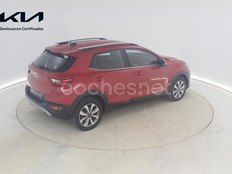 Usado Kia Stonic 100 CV (73 kW) 2024 Granate SUV