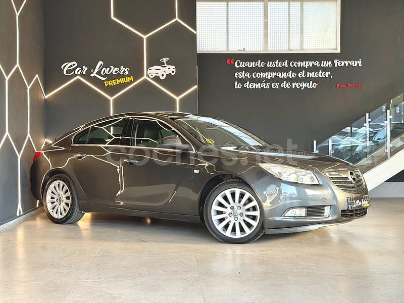 Usado Opel Insignia Selective 130 CV (95 kW) 2011 Gris / plata Berlina