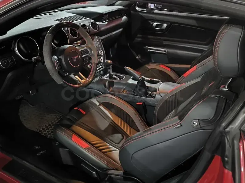 Usado Ford Mustang Fastback 291 CV (214 kW) 2020 Granate Coupe