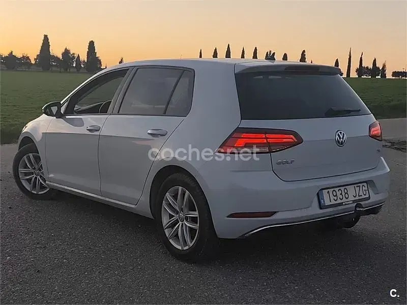 Usado VW Golf VII Advance 125 CV (91 kW) 2017 Blanco Berlina