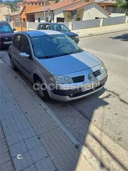 Usado Renault Mégane Dynamique 115 CV (84 kW) 2005 Gris / plata Berlina