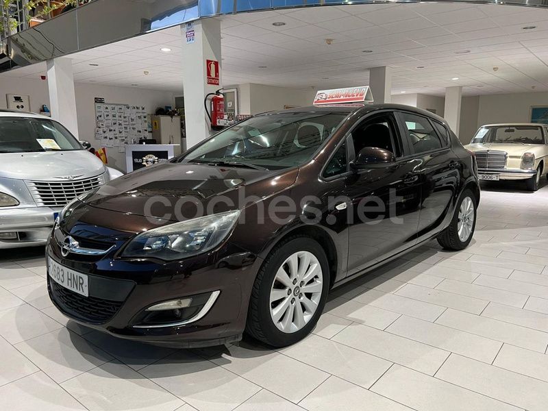 Marrón Usado 2013 Opel Astra Selective Utilitario | 6900 € (Precio justo) - Imagen 1/4