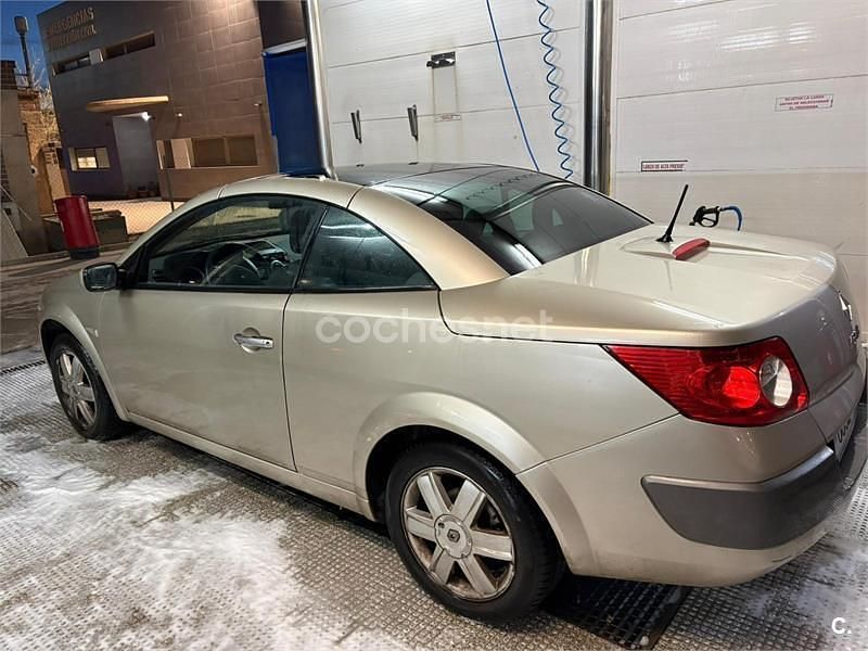 Usado Renault Mégane Cabriolet Dynamique 115 CV (84 kW) 2005 Beige Descapotable