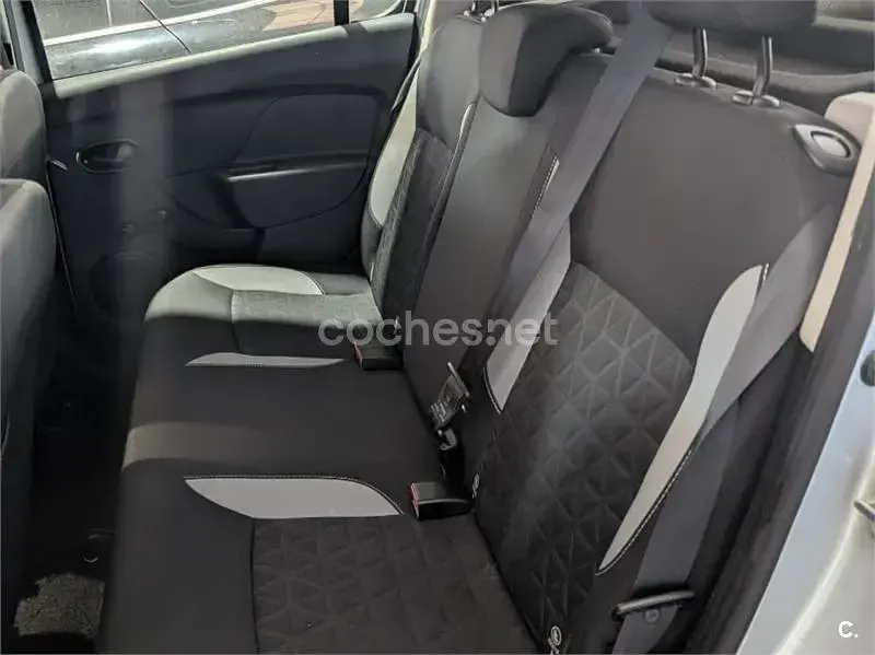 Usado Dacia Sandero Stepway 90 CV (66 kW) 2014 Gris / plata Berlina