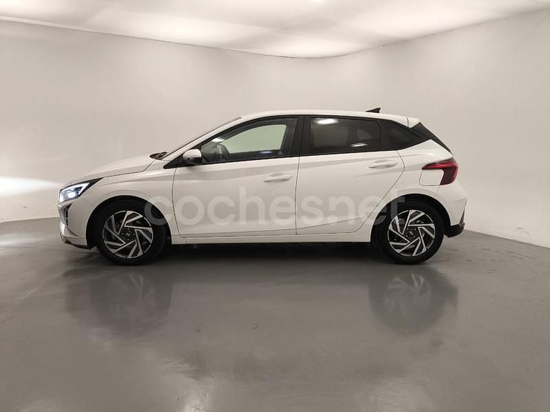 Usado Hyundai i20 100 CV (73 kW) 2025 Blanco Berlina