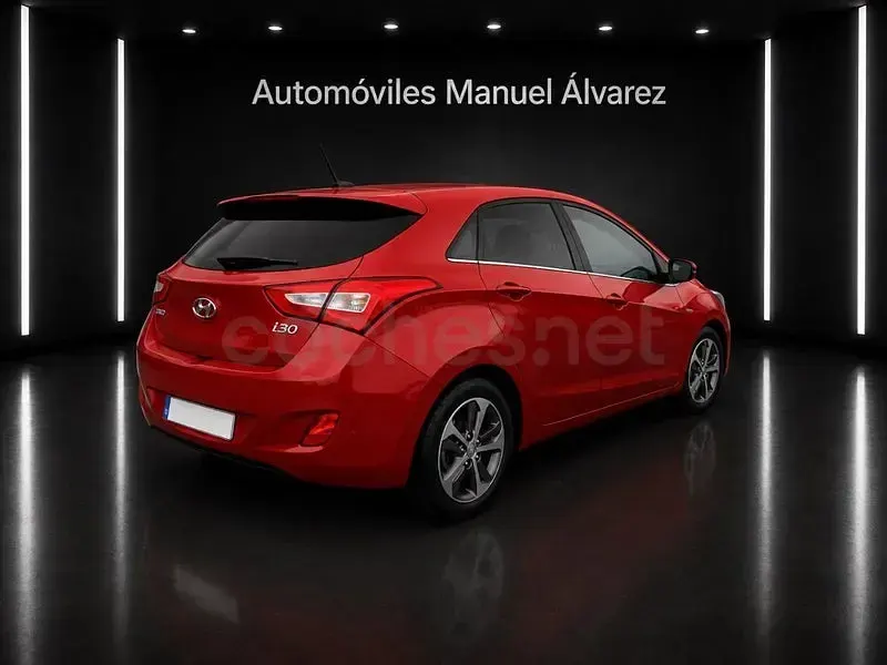Usado Hyundai i30 GO! 110 CV (80 kW) 2016 Rojo Berlina