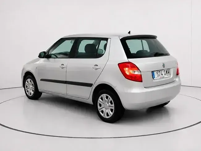 Usado Skoda Fabia 90 CV (66 kW) 2010 Beige Utilitario