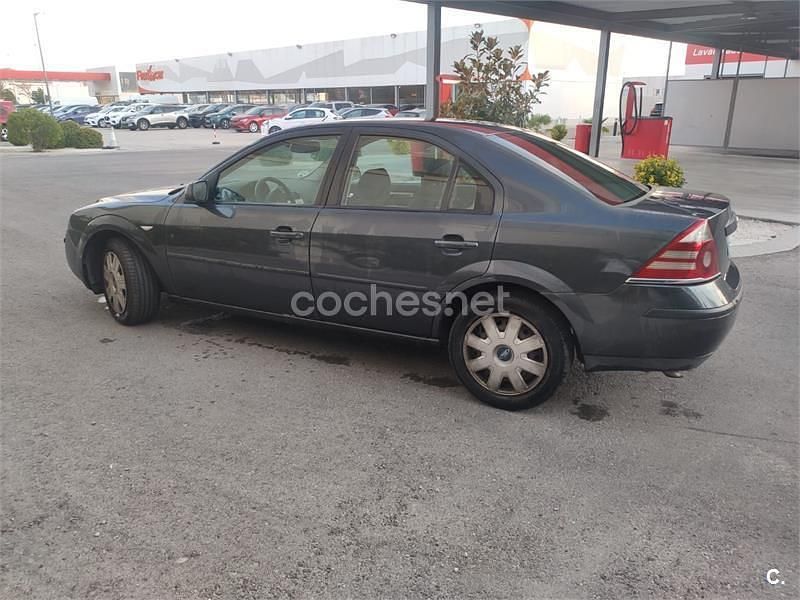 Usado Ford Mondeo Futura 130 CV (95 kW) 2007 Azul Berlina