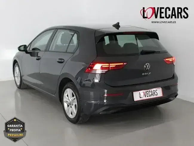 Usado VW Golf VIII Life 116 CV (85 kW) 2022 Gris Utilitario